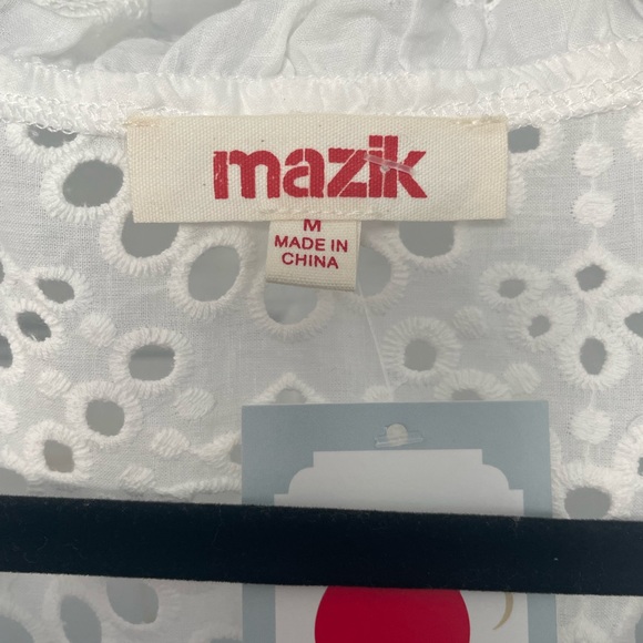 New with tags Mazik top. Eyelet detail + floral details. - Picture 4 of 6